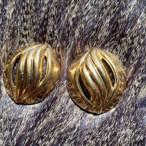 Big beautiful bold gold earrings 80s 90s vintage